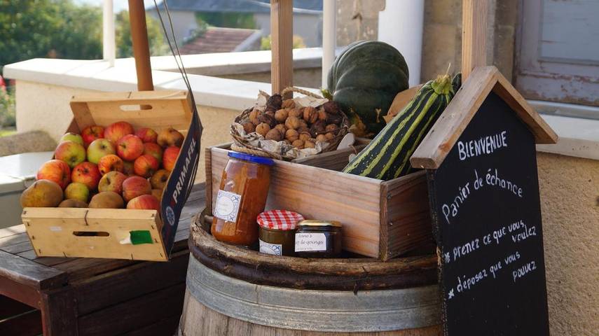 Location de vacances pour 6 personnes, avec vue ainsi que piscine et jardin à Crux-la-Ville - 2