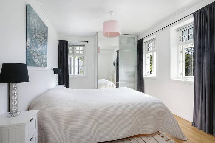 Ganze Wohnung, Peaceful countryside apartment near Ålesund. Fjord & Mountain views & garden in Skodje