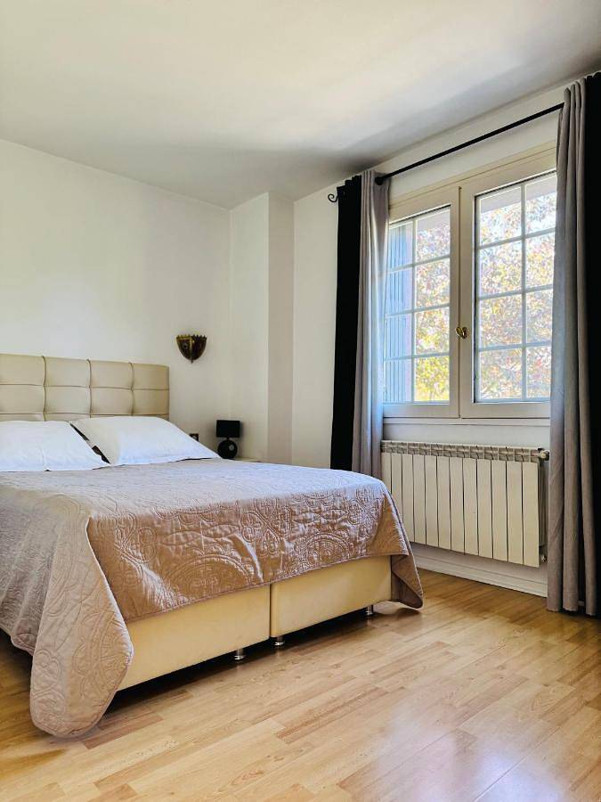 Gîte pour 2 personnes, avec Balcon et Terrasse ainsi que Jardin et Vue à Cournon-d'Auvergne