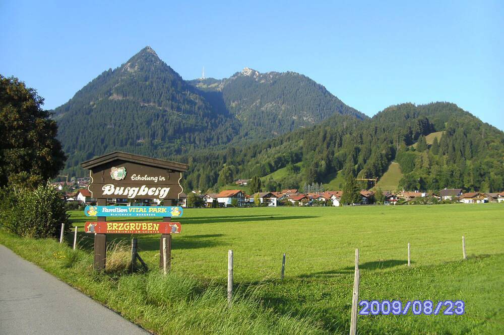 Ganze Wohnung, Ferienwohnung in herrlicher Lage mit großer Terrasse und schönem Bergblick in Grünten, Burgberg im Allgäu