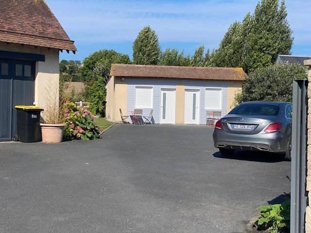 Gîte pour 5 personnes, avec vue ainsi que terrasse et jardin, animaux acceptés à Saint-Côme-de-Fresné - 4