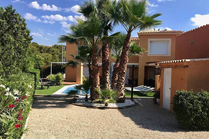 Villa for 8 people, with terrace and garden in Benidorm