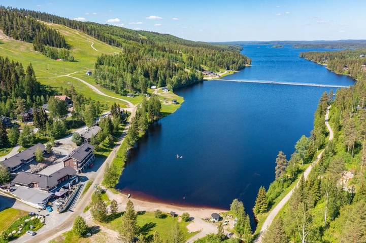 Appartement de vacances pour 4 personnes, avec terrasse et vue ainsi que sauna et vue sur le lac