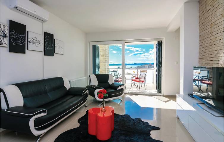 Gemütliche Ferienwohnung mit Meerblick, Terrasse und WLAN, 1,5 km von der Küste entfernt in Novigradsko More, Zadar
