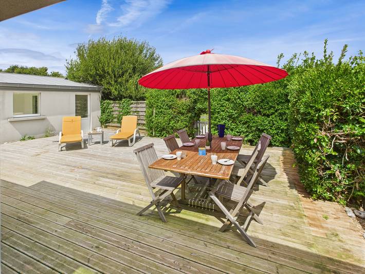 Location de vacances pour 7 personnes, avec jardin et terrasse dans Plage de la Joie
