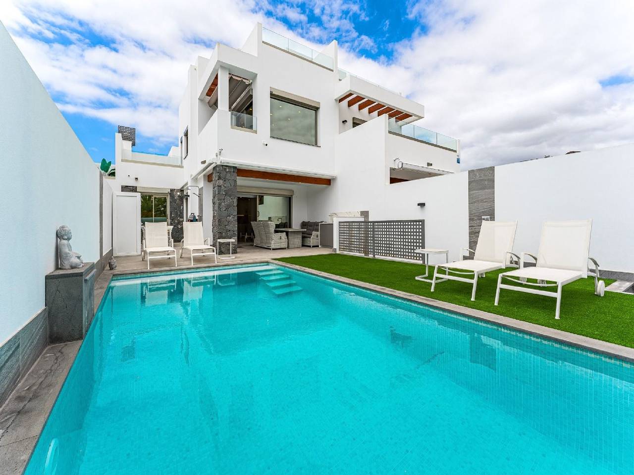 Villa Los Cristianos Deluxe | Prime Location |  Private Heated Pool with Waterfall | Outdoor Dining & Bbq in Los Cristianos, Arona