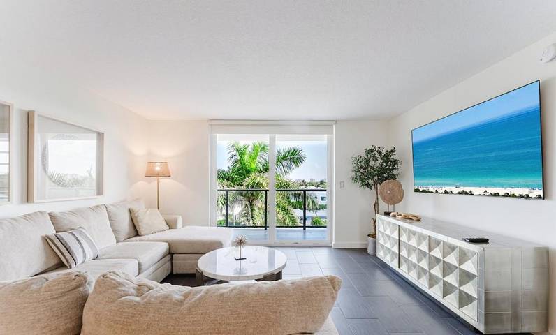 Apartamento para 5 personas, con vistas además de piscina y balcón en Boca Raton
