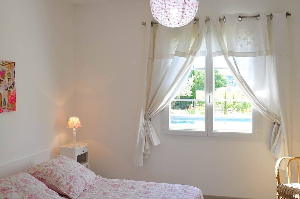 Brand new house, with all comfort and pool, at the foot of the Mont Ventoux. in Vaison-la-Romaine, Parc naturel régional du Mont-Ventoux