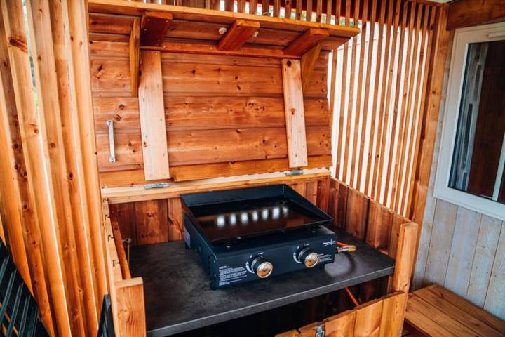 Location de vacances pour 4 personnes, avec jacuzzi ainsi que terrasse et piscine, adapté aux familles dans Plage des sables d'or - 4