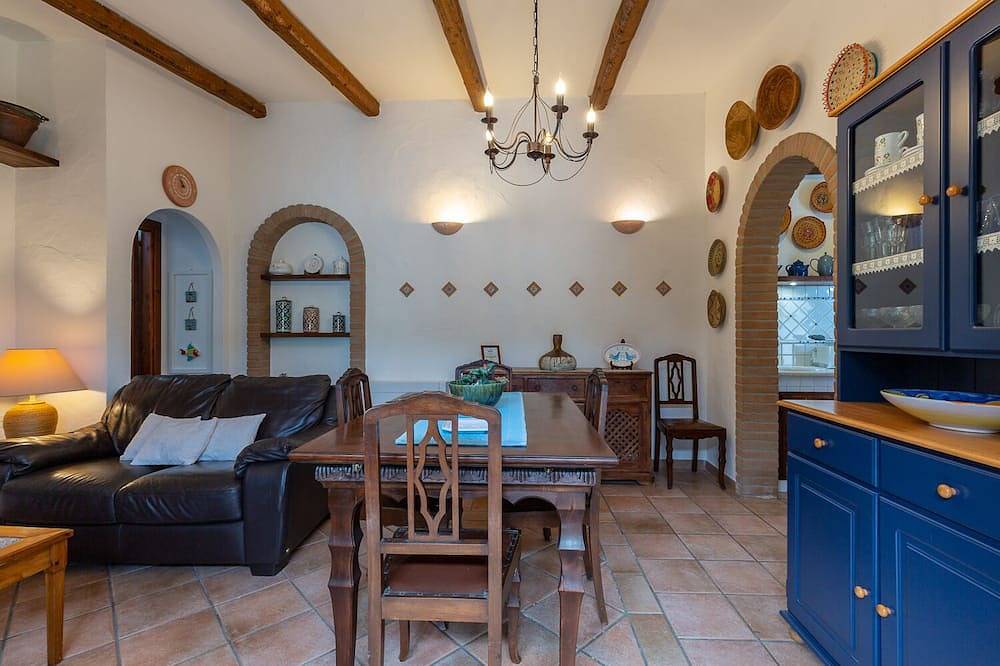 Villetta sotto gli ulivi in Pula Cagliari, Pula e dintorni