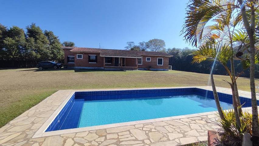 Casas e apartamentos de temporada para 13 pessoas, com balcão e piscina em Holambra