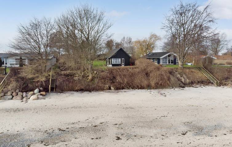 Ferieudlejning for 4 personer, med Terrasse og Have i Falster