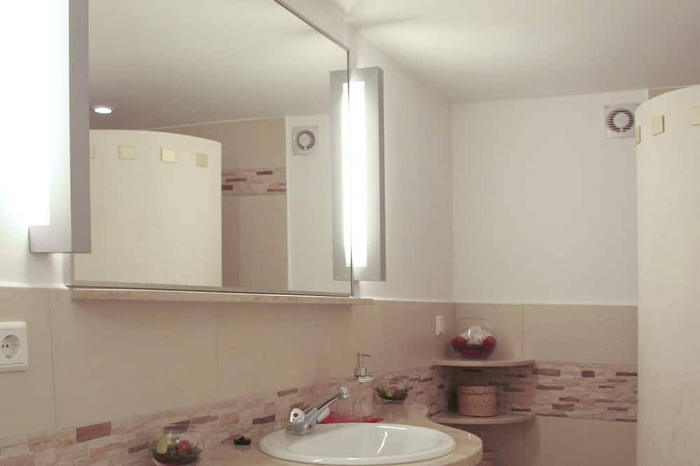 Ganze Wohnung, Liebevoll eingerichtetes Stadtappartement in Hamburg Eppendorf in Hamburg-Nord, Hamburg