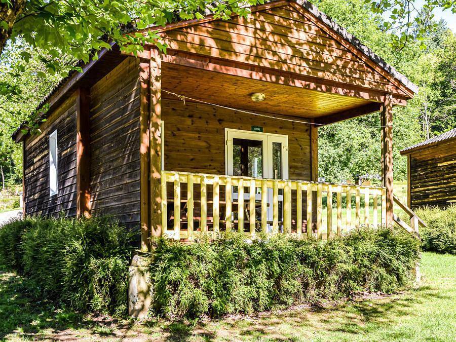 Camping Au Bois de Calais - Chalet 4 personnes - Chalet Arbre : 2 chambres + Tv, 4 pers in Région de Tulle