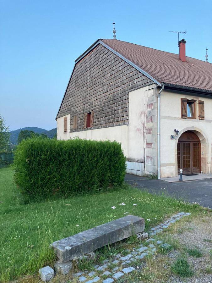 Appartement entier, Gîte spacieux 9 personnes - Saint Joseph des Bruyères 1814 in Remiremont, Région d'Épinal