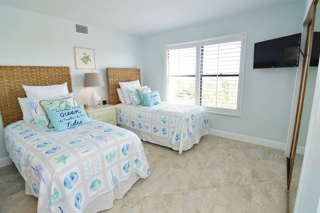Ganze Wohnung, Blick auf das Wasser, privater umlaufender Balkon im 7. Stock des Sanibel Harbour Resort in Punta Rassa, Southwest Florida