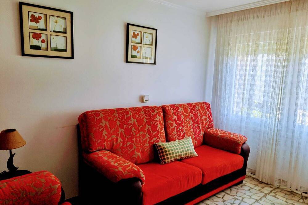 Ideal house to share with family or friends, next to the beach and the mountains. in Camelle, Camariñas