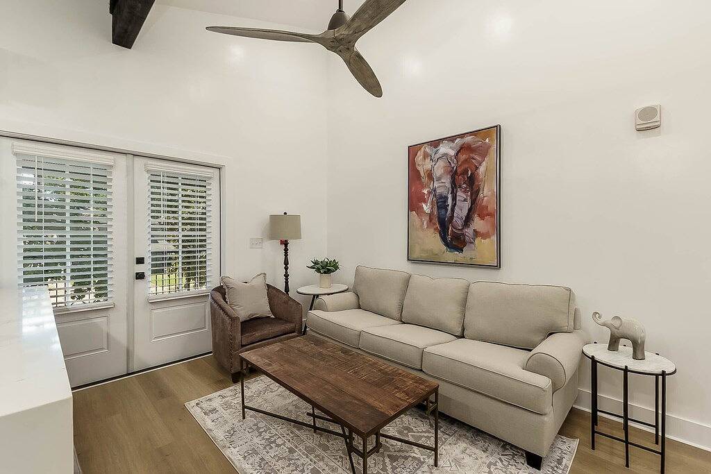 Ganze Wohnung, The Ellen Downtown Condo | Host Gatherings | Walk to Stadium in Tuscaloosa, Tuscaloosa County