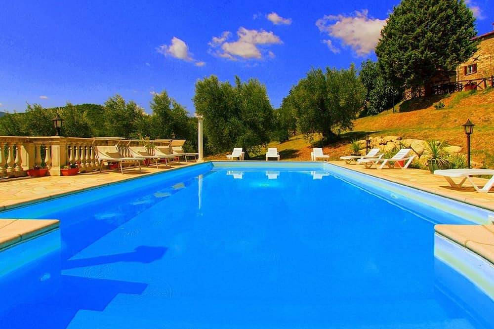Salt Water Pool, Spectacular Scenery, Mountain View in Caprese Michelangelo, Valtiberina