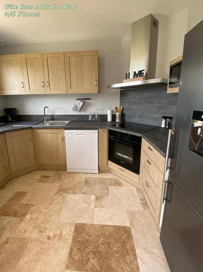 Location de vacances pour 5 personnes, avec piscine ainsi que jardin et vue, animaux acceptés à Saint-Victor-et-Melvieu - 4