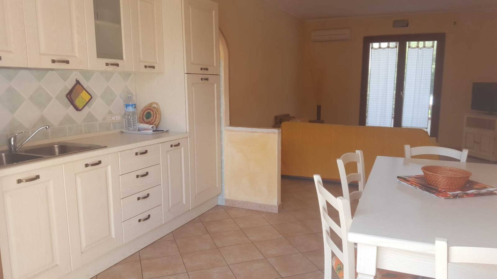 Entire apartment, Apartment 'Trilocale Stella La Maddalena' with Private Terrace, Wi-Fi and Air Conditioning in Parco Nazionale dell'Arcipelago di La Maddalena, La Maddalena