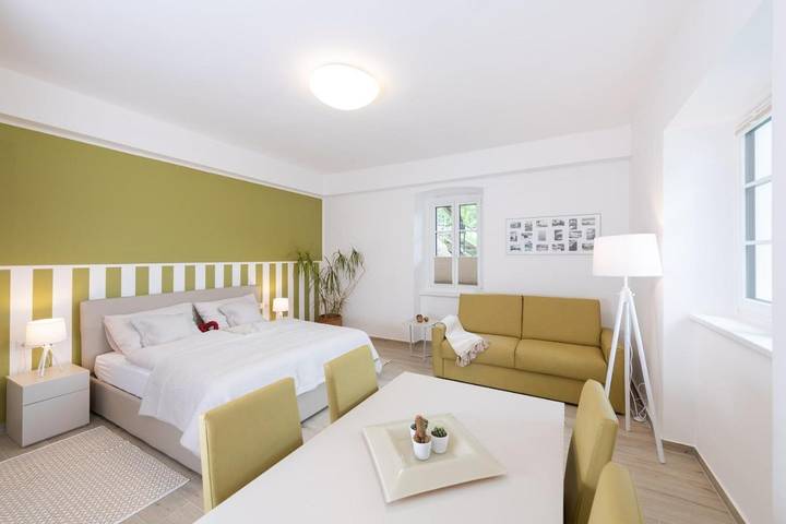 BnB für 4 Personen, mit Balkon und Terrasse sowie Garten und Ausblick in Pörtschach am Wörthersee