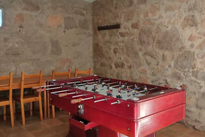 Large rural house with outdoor pool 1 hour from Barcelona. in Cardona, Pla de Bages DO
