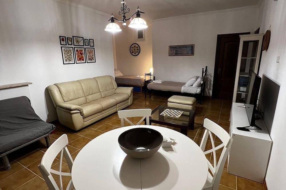 Apartamento entero, Apartment Ciampino airport \" Lamaison \" in Ciampino, Castelli Romani