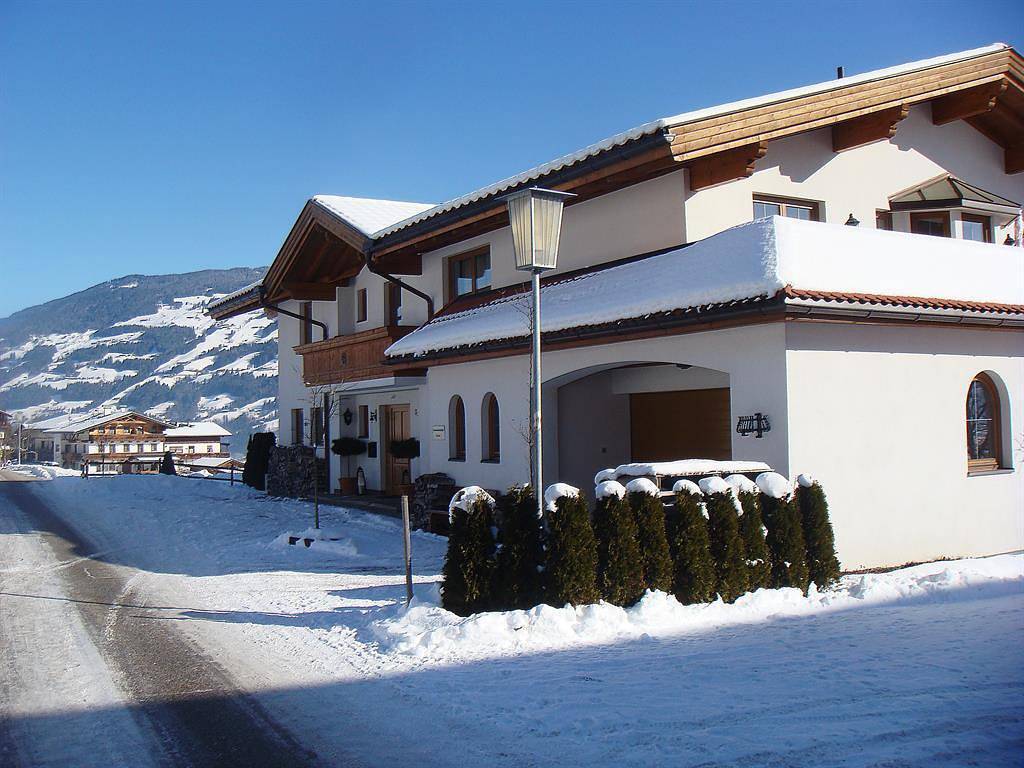 Ganze Ferienwohnung, Apart Zillertal/2-4 Pers. + 2 Kinder in Tuxer Alpen, Fügenberg