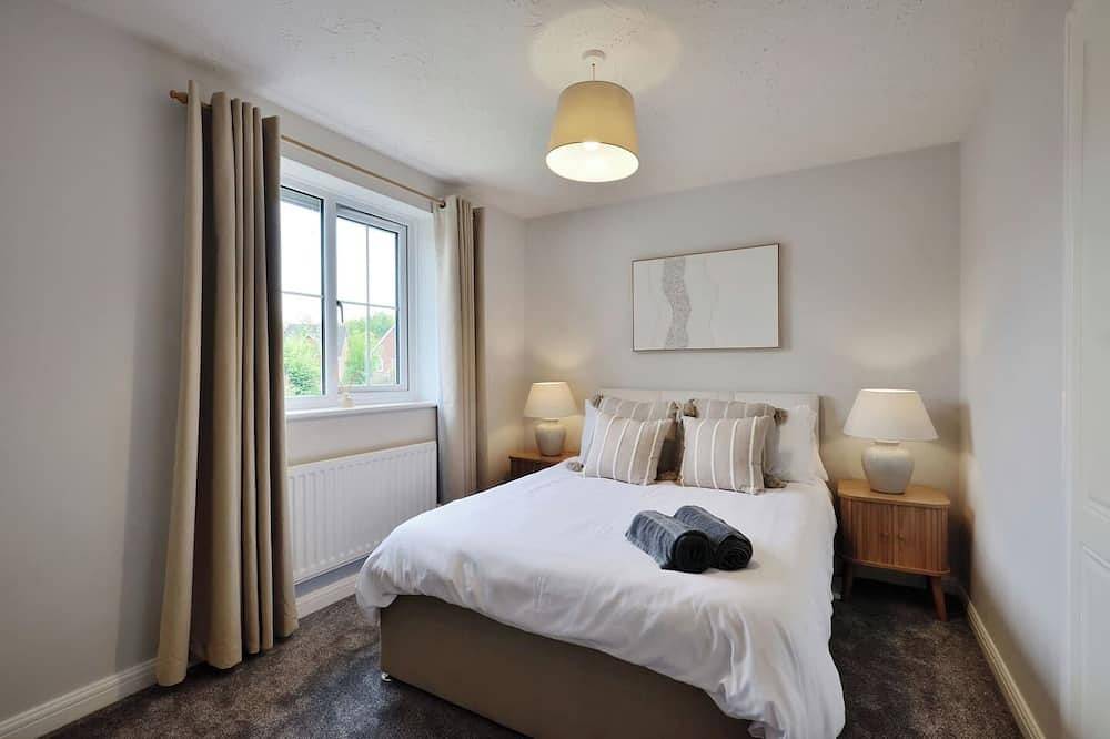 15 Mins Walk to City • Parking for 3 cars • Walk to the Pub 6 mins • Garden • Spacious Home • King Bedroom• Smart Tv in Hereford, Herefordshire