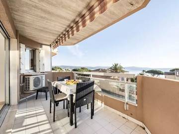 Gîte pour 4 personnes, avec terrasse dans Plage Des Tamaris Cavalaire Sur Mer