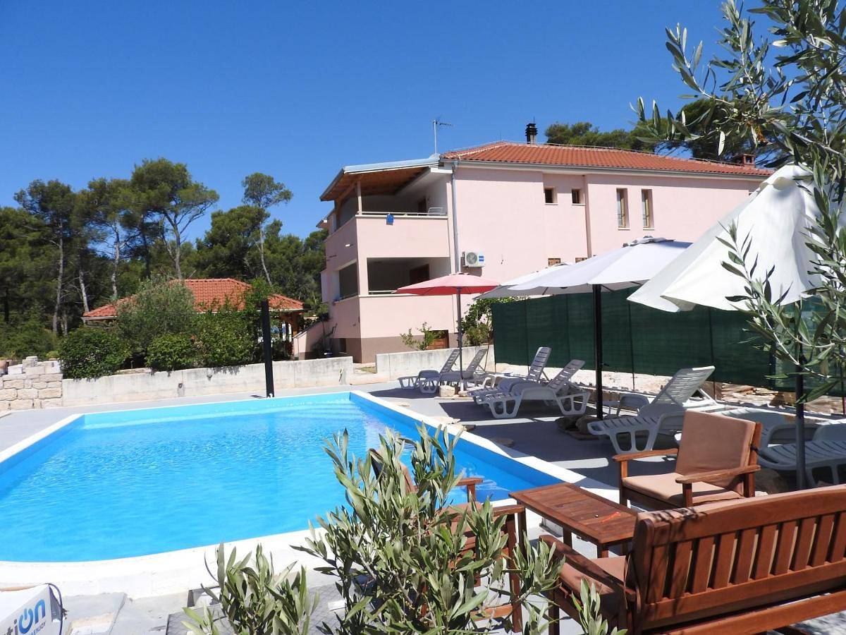 Ganze Wohnung, Three-Bedroom Suite in Ciuleanu-Veres Beach, Pakostane