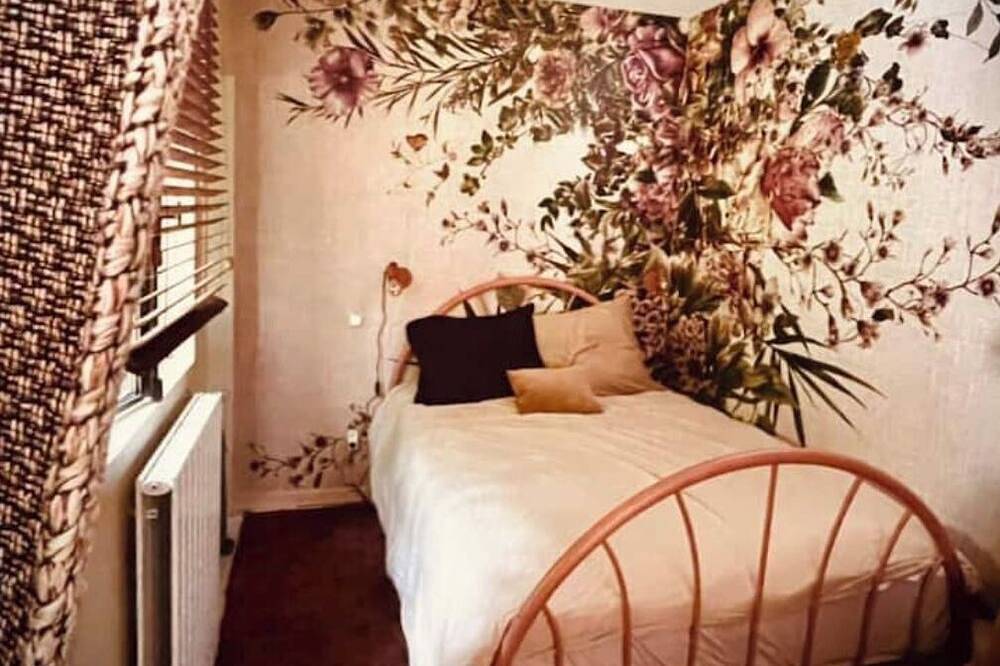 The Lady of Glass in Rochefort, Rochefort region