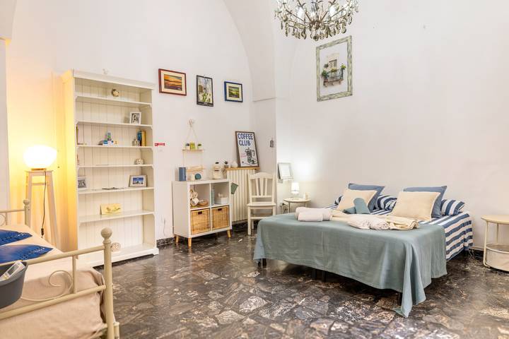 Entire apartment, Apartment 'Ghenos' with Wi-Fi and Air Conditioning in Ostuni, Salento