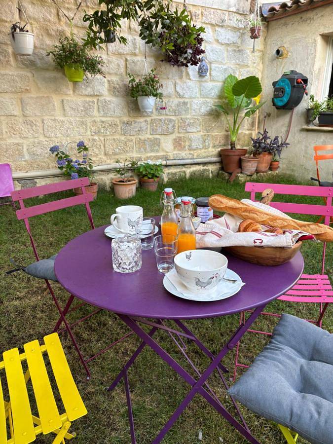 Maison sol en ciel Petit Dejeuner et Parking inclus in Aigues-Mortes, Côte d'Améthyste