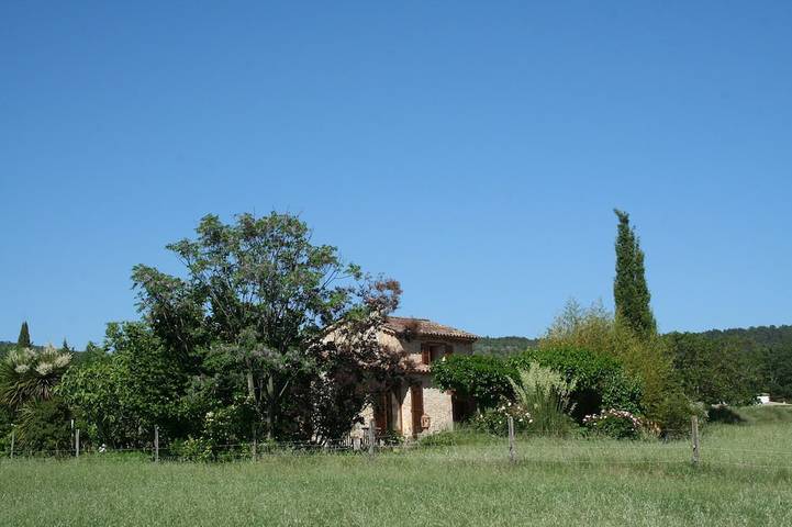 Location de vacances pour 4 personnes, avec Jardin à Villecroze