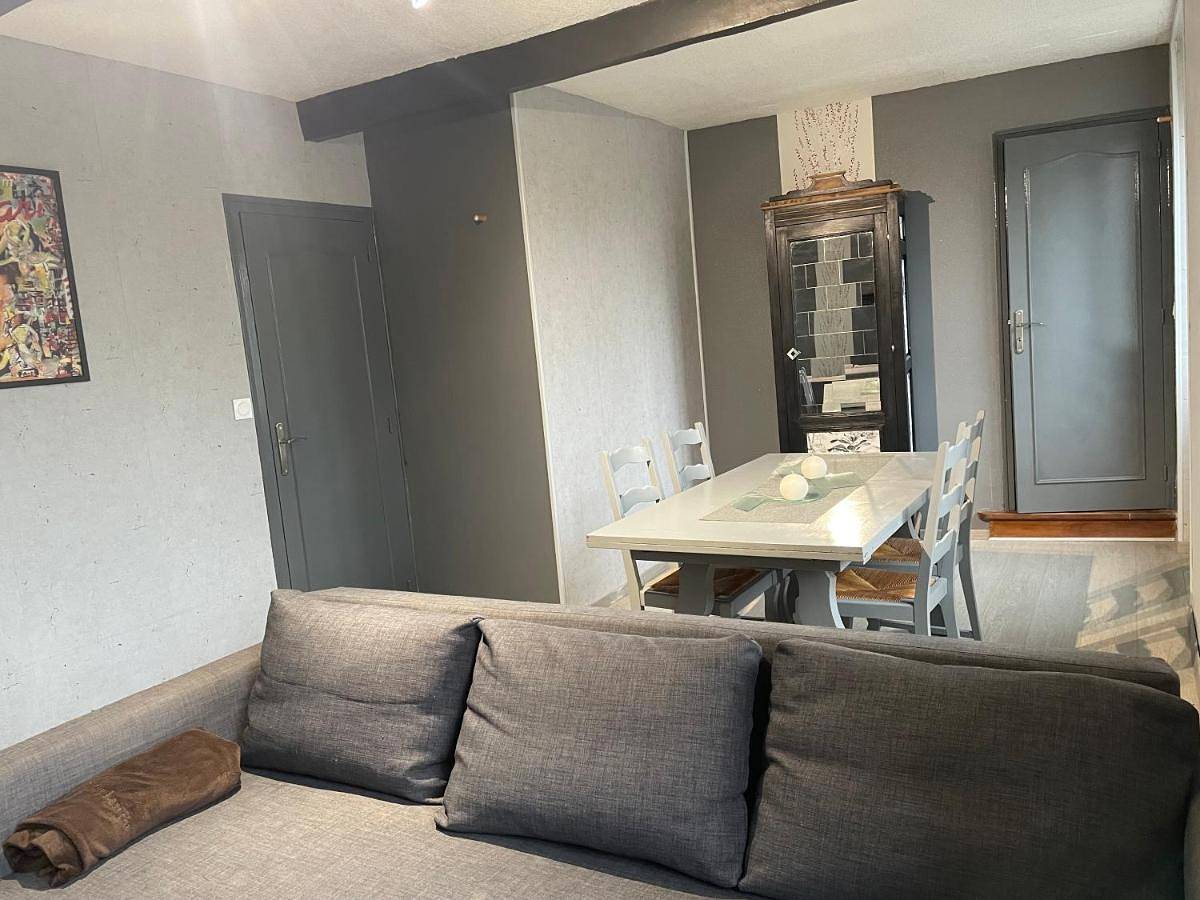 Appartement entier, Three-Bedroom Apartment in Parigny, Région d'Avranches