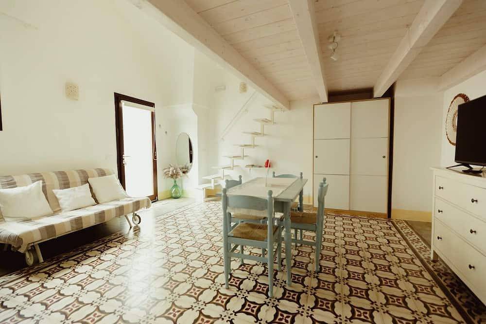 Traditional house with terrace in the heart of Castrignano del Capo in Castrignano del Capo, Golfo de Tarento