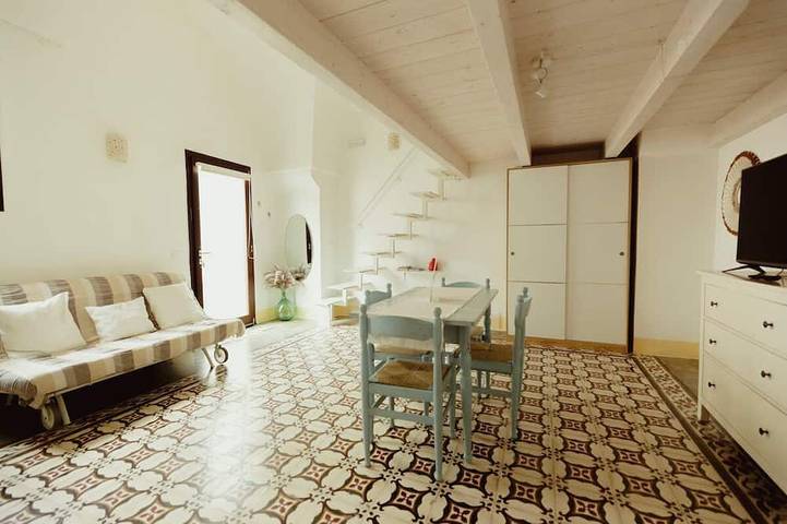 Traditional house with terrace in the heart of Castrignano del Capo in Castrignano del Capo, Golfo de Tarento