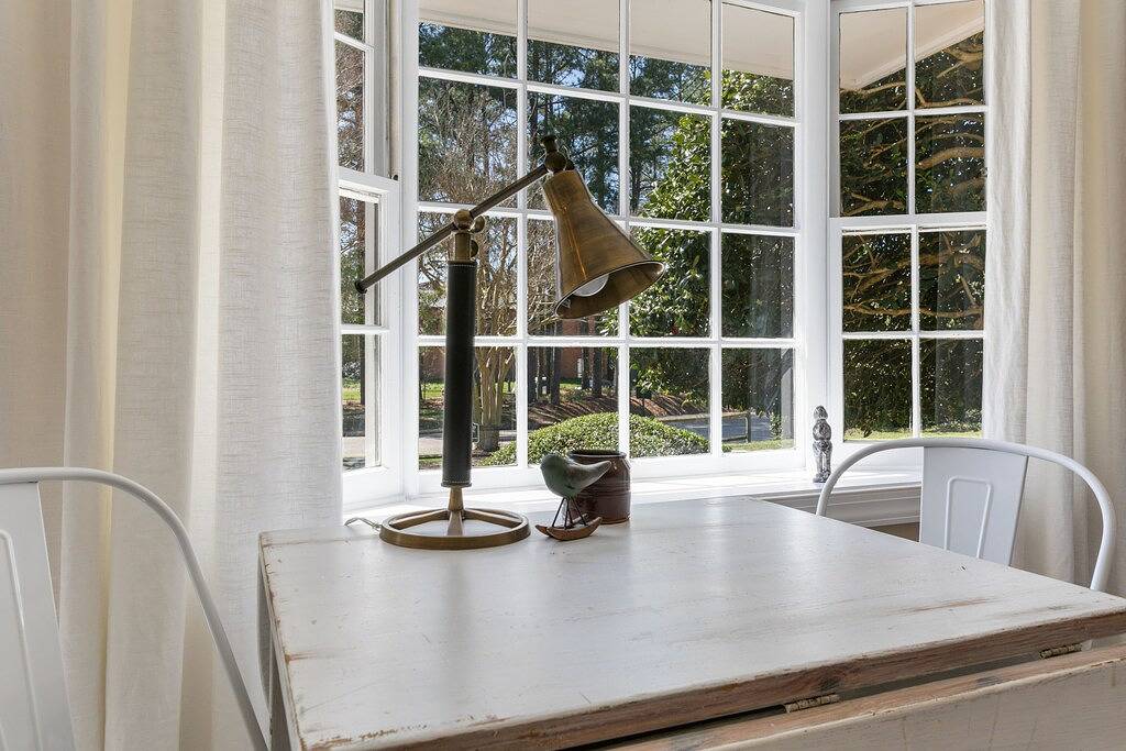 Cottage im historischen Yorktown (ehemals Galerie von Nancy Thomas, Volkskünstlerin) in Yorktown (Virginia), Virginia