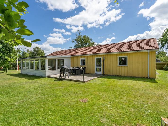 Ferieudlejning for 8 personer, med terrasse i Grenå Strand