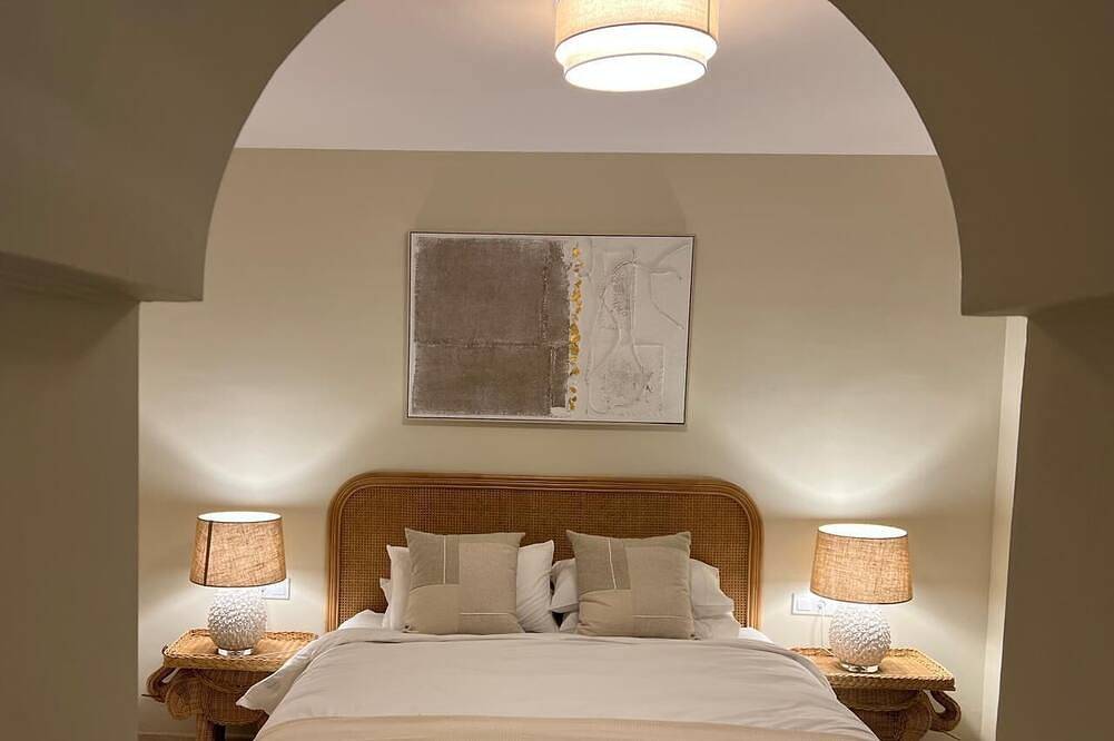 Entire apartment, Costa del sol penthouse 500m from beach w/oversized terrace in Sun Beach, Estepona