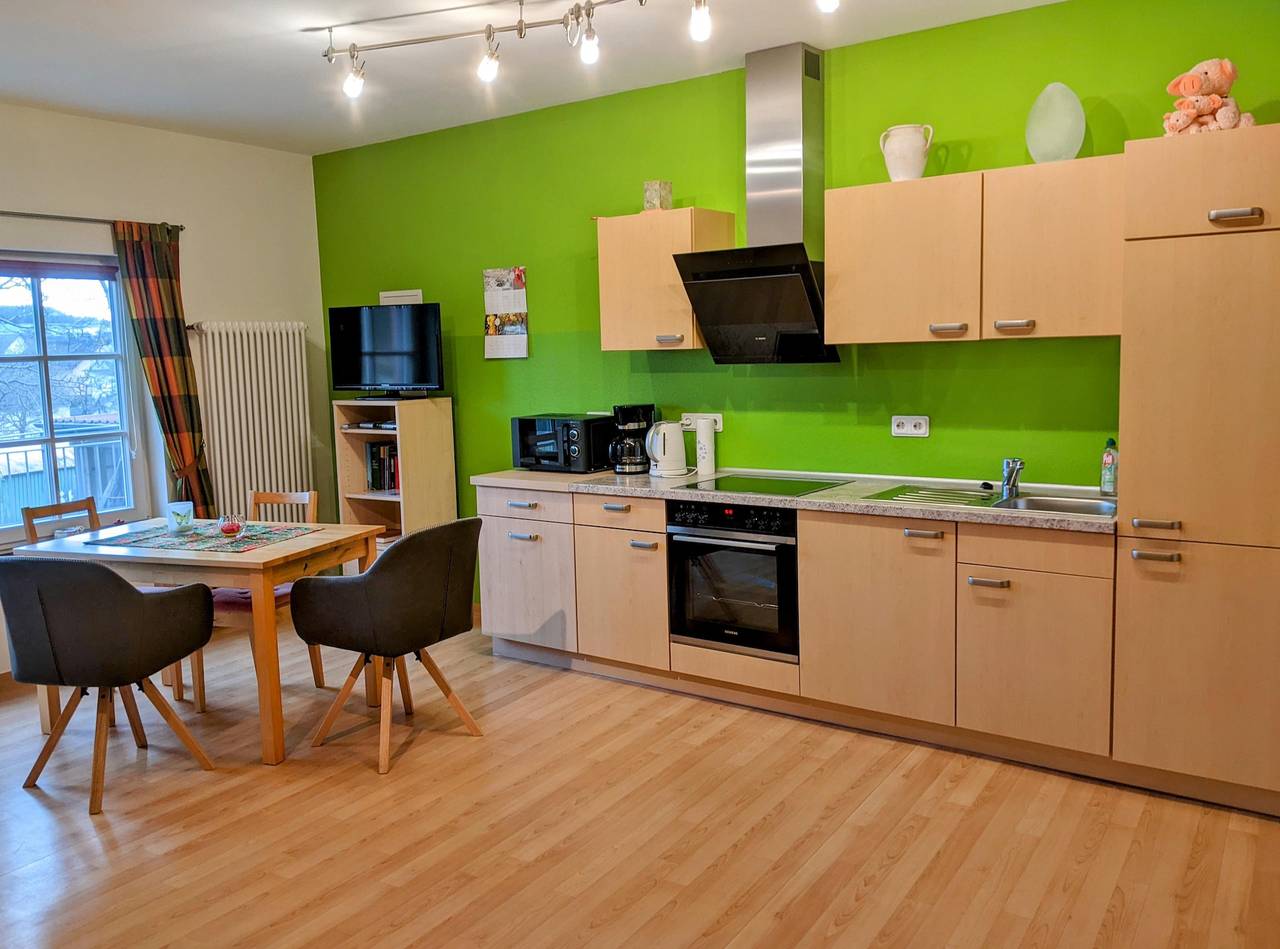 Apartamento de férias inteiro, 2-Bett-Ferienappartement mit Bad/Wc in Eisenach (Rheinland-Pfalz), Bitburg-Prüm