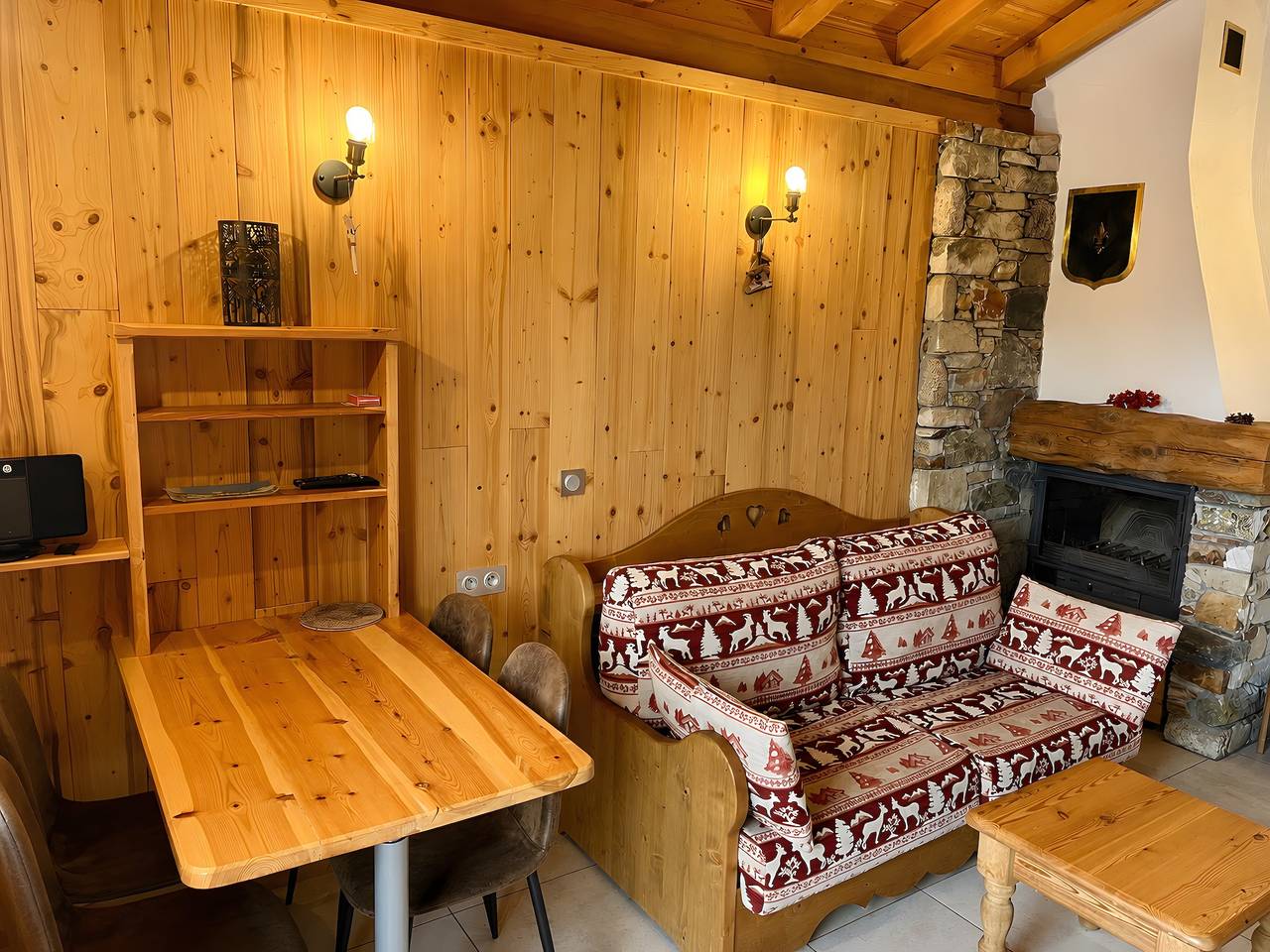 Ganze Wohnung, Ferienwohnung "Le Tyrol" mit Bergblick, Gemeinschaftsgarten und Balkon in Bellentre, La Plagne-Tarentaise