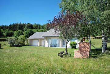 Gîte pour 4 personnes, avec terrasse à Saint-Alban-sur-Limagnole
