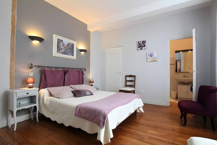 Location de vacances pour 2 personnes, avec jardin à Pontiacq-Viellepinte