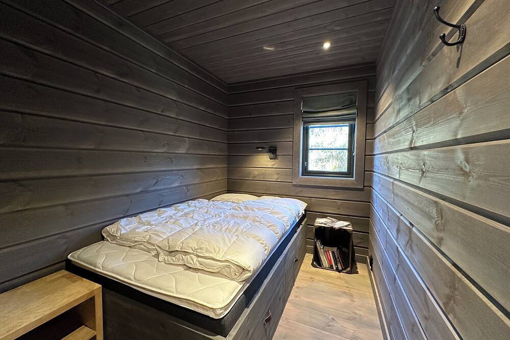 Modern cabin at Høgevarde panoramic view, fireplace and Ev charger in Flå