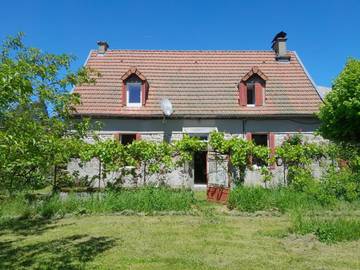 Gîte pour 6 personnes, avec jardin, animaux acceptés à Neuvic
