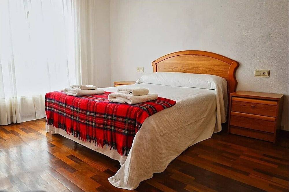 Entire apartment, Apartamento Parque del Sella in Arriondas, Costa Verde (Spain)