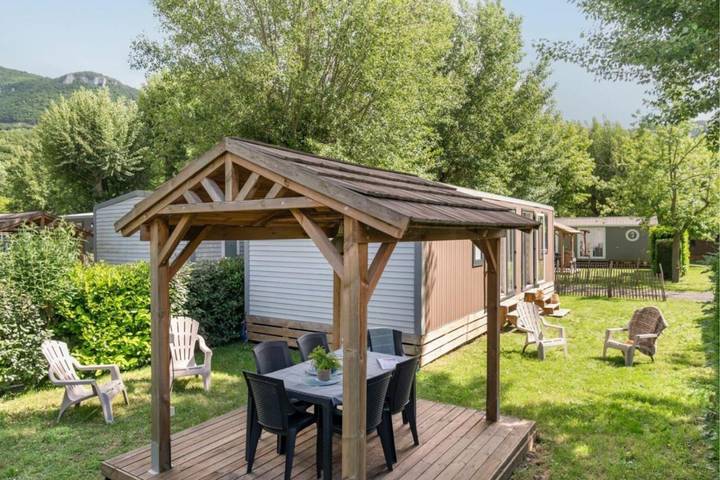 Camping pour 6 personnes, avec jardin et piscine, animaux acceptés à Millau - 2